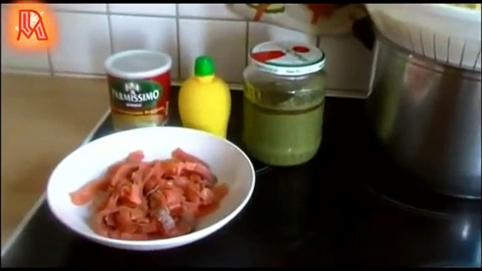 SMOKED SALMON WITH PESTO-SPAGHETTI