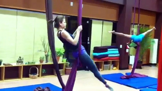 Silks yoga play - 2013