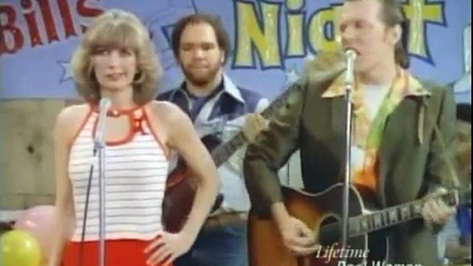 Laverne & Shirley - Laverne and Lenny sing "The Look"