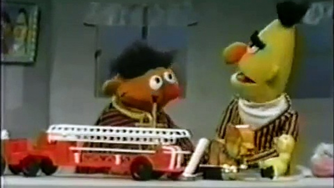 Sesame Street - Ernie puts the toys into groups