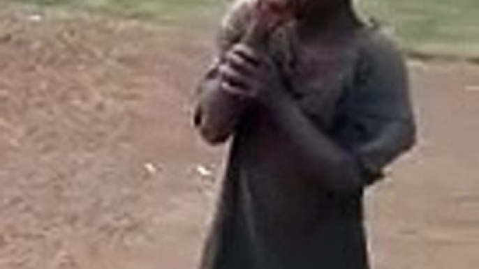 African child singing Dil Dil Pakistan