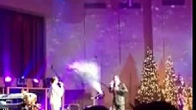 Vonnie Lopez and Larnelle Harris sing "I've just seen Jesus"