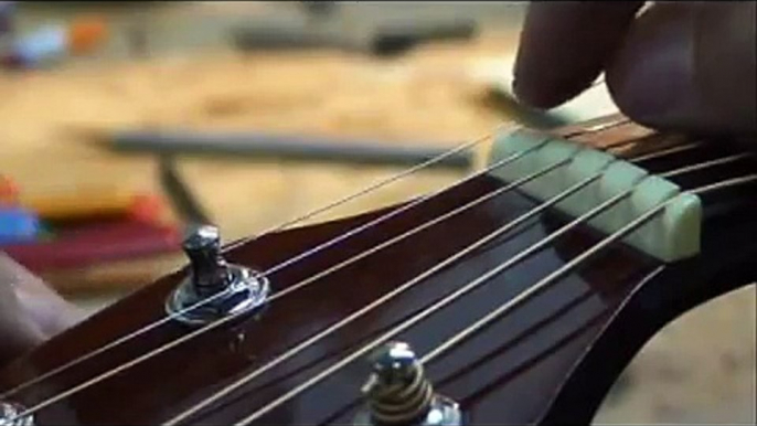 Comment changer les cordes sur votre guitare accoustique