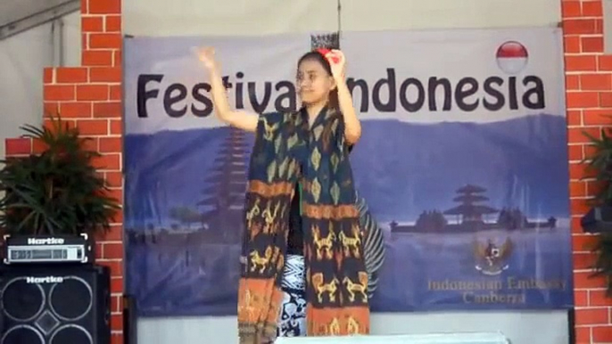 Tari Tenun (Sumba Dance)