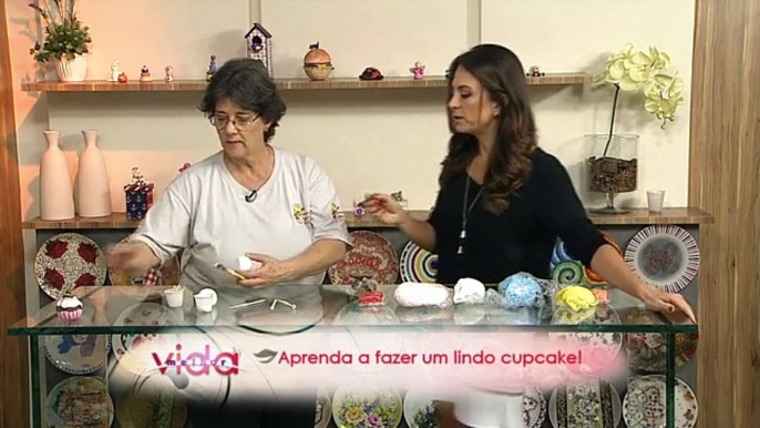 Aprenda a fazer um cupcake de biscuit - Artesanato