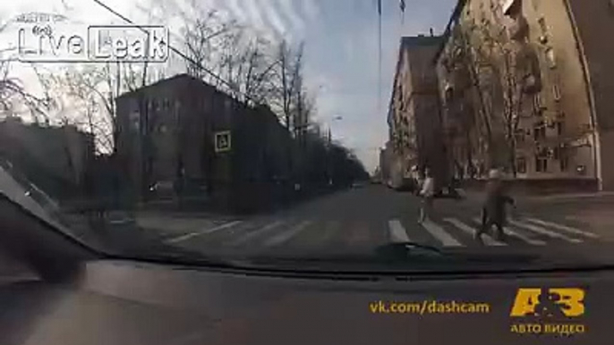 How properly to cross the road in Russia