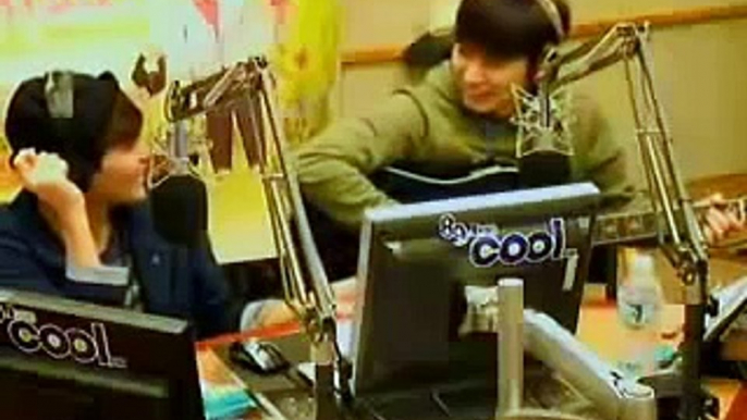 120424 Sukira - Sungmin singing 'I'm Yours' with Guitar