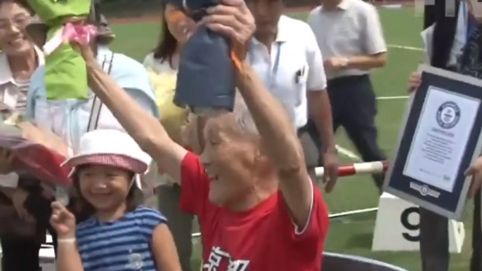 À 105 ans, Hidekichi Miyazak bat le record du monde du 100 mètres dans sa catégorie