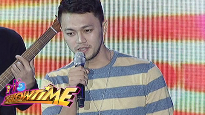 It's Showtime: Richard sings 'The Man Who Can't Be Moved' on It's Showtime