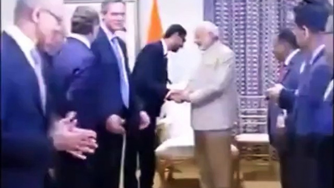 Microsoft CEO Satya Nadella Wiping his Hands after Shaking Hands with Indian PM Narendra Modi