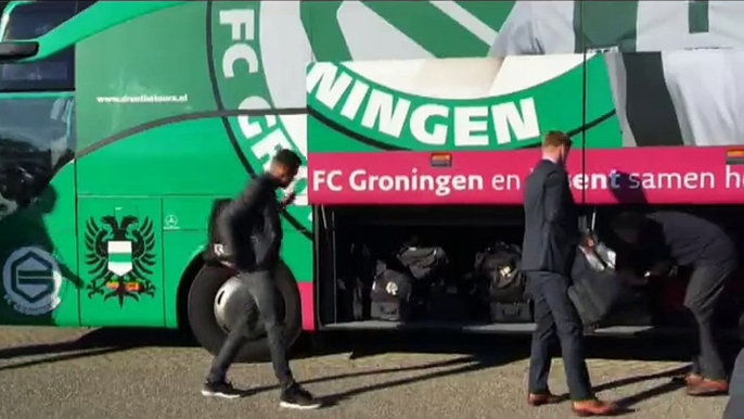 Selectie FC komt aan op Groningen Airport Eelde voor vertrek naar Braga - RTV Noord