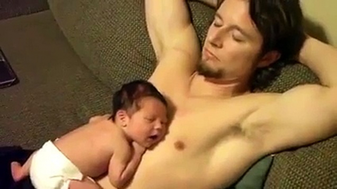 Better than a bed : skin to skin with daddy! So cute babay taking a nap