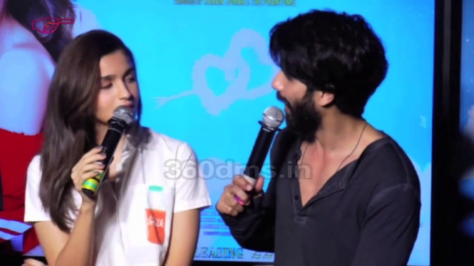 Neend Na Mujhko aaye Launch |  During the song launch event, Shahid and Alia were having fun