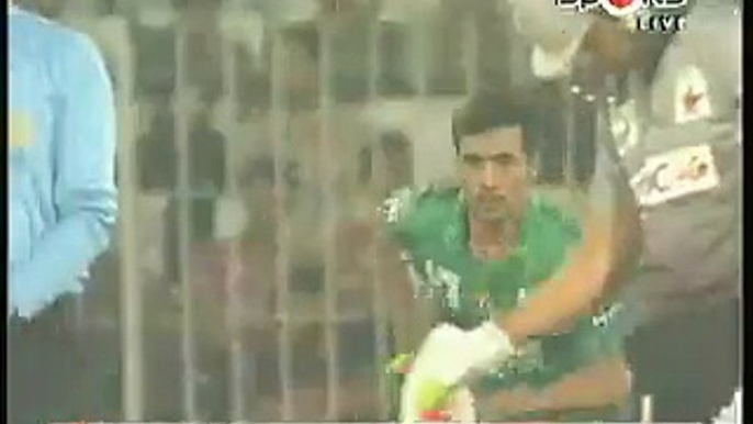 Muhammad Amir Clean Bowled Shoaib Malik