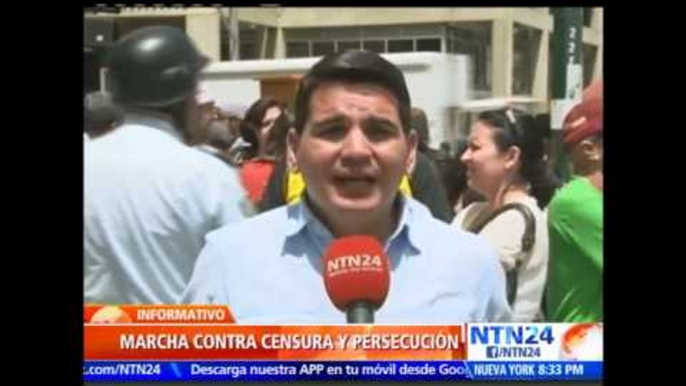 Periodistas y estudiantes universitarios marchan por la libertad de expresión en Venezuela