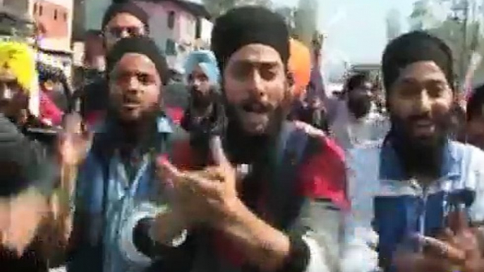 Sikhs chanting 'Kashmir Bane Ga Pakistan' slogans