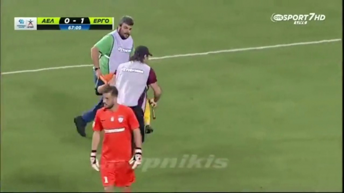 Greek stretcher bearer drops injured player and then falls on top of him - this is hilarious - Copie