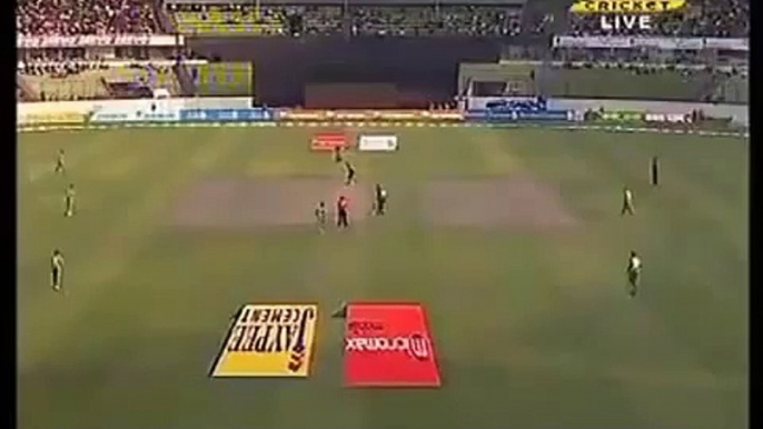 Most funniest Dismissal in Cricket history - Shahid Afridi Wicket - 11 March 2012_(640x360)