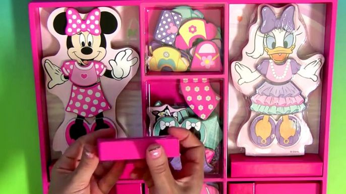 Minnie s Bow-Tique Dress-up Wooden Magnetic Dolls with Daisy Duck Disney Muñecas de Madera