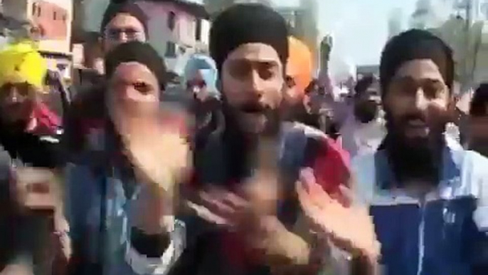 Sikhs chanting Kashmir Bane Ga Pakistan slogans