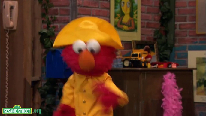 Sesame Street: Elmos Jumping In Puddles