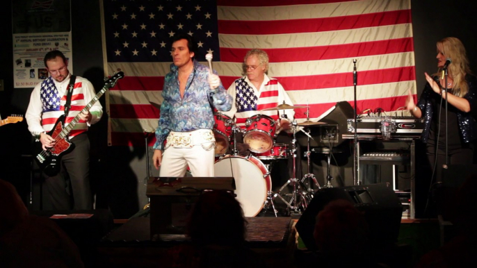 Todd Herendeen sings 'Walk A Mile In My Shoes' Elvis Presley Memorial VFW 2015