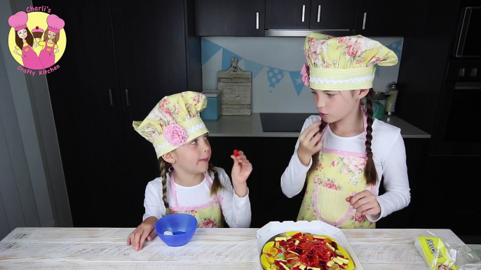 GIANT CANDY PIZZA TASTE TEST! Charli & Ashlee tasting a giant candy pizza from Las Vegas