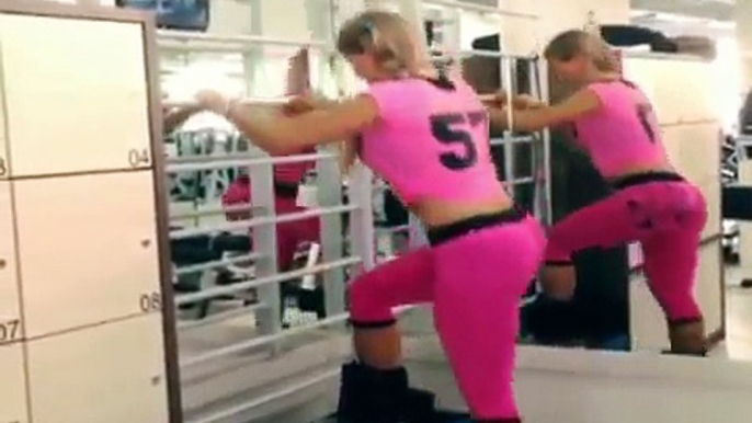 DANIELE BALAS - IFBB Bikini Athlete: Butt and Legs Building Workout in the Gym @ Brazil