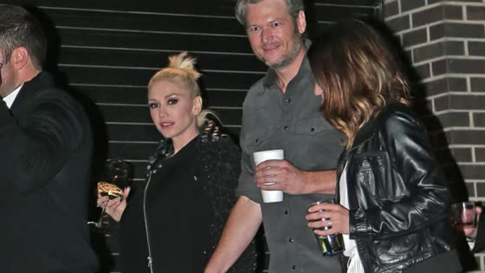 Gwen Stefani niega rumores de relación con Blake Shelton