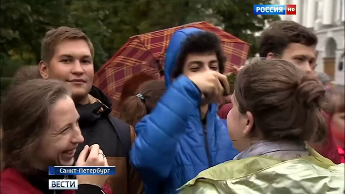 'Davai-Davai'- Hulk dancing on Nevsky prospect - «Давай-давай!»- танец Халка на Невском проспекте (1)