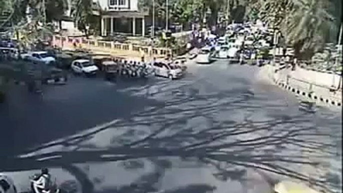 Live Road Accident on Bangalore India CCTV live accidents in indian highway