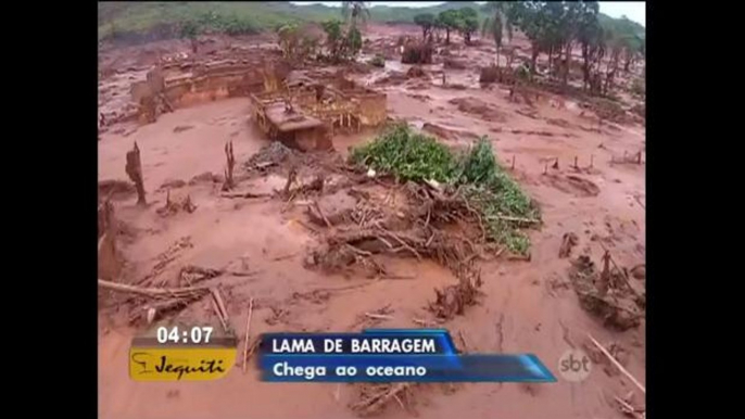 Lama de barragem da Samarco chega ao litoral do Espírito Santo