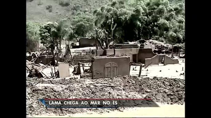 Lama das barragens da Samarco chega ao mar no Espírito Santo