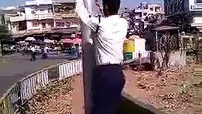 This policeman Who Risked His Life To Save One