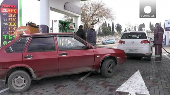 Still no power in Crimea as protesters block repairs to pylons