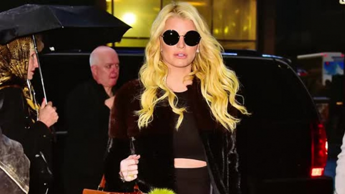 Jessica Simpson looks Marvelous in Midriff- Baring Top