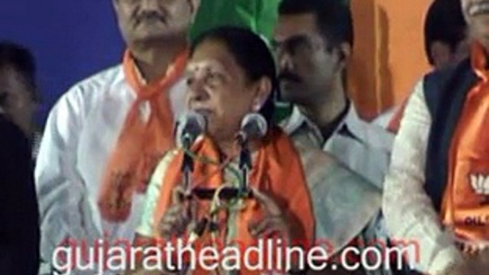 Gujarat CM Anandiben Patel Congratulates BJP team at Khanpur Ahmedabad