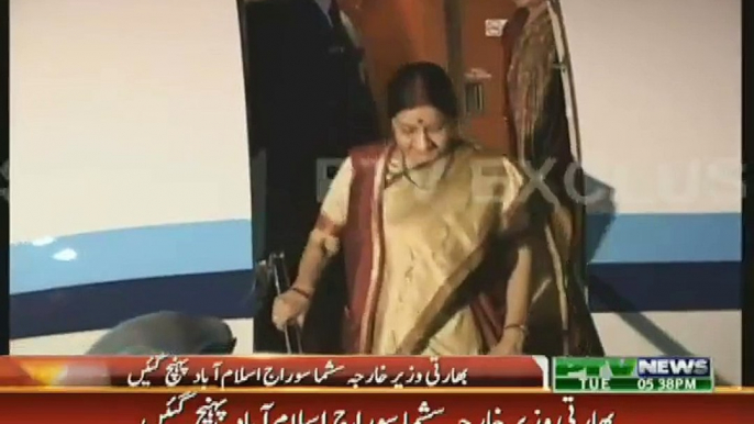 This is How Sushma Swaraj got Welcomed in Pakistan Today - Exclusive Video