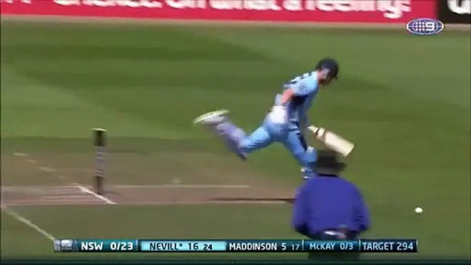 Two amazing runouts in cricket by Mathew wade and AB de villiers