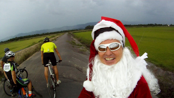 HOHOHO, Papai Noel, Noel nas trilhas faça chuca ou sol, Papai noel na bike,  com os amigos bikers, Tremembé, SP, Brasil, 2015