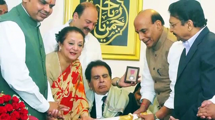 Dilip Kumar Gets Emotional upon receiving Padma Vibhushan