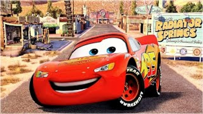 CARS 2 : Lightning Mcqueen Cars Battle Race Track Drifting Disney Pixar Rayo Macuin Carros