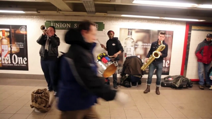 Too Many Zooz le groupe de rue qu'on adore