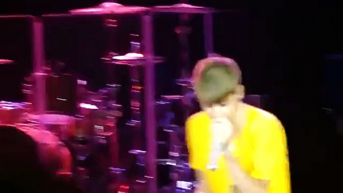 Justin Bieber Surprises Selena Gomez At Her Own Concert - Fans Go Wild When Bieber Enters The Stage