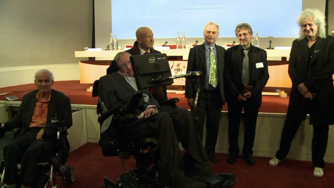 Stephen Hawking cria medalha para ciência