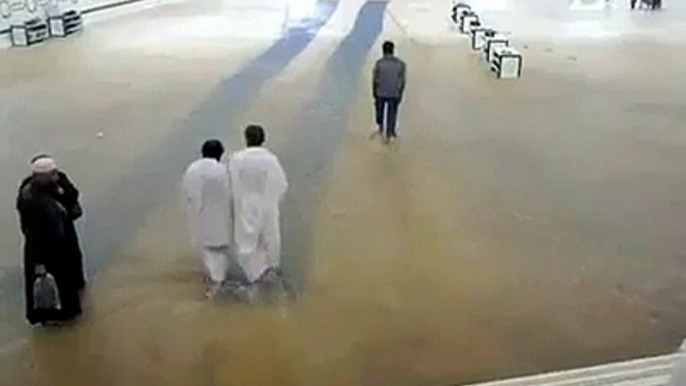 Beautiful View of Rain in Holy Kaaba - Makka