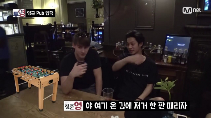 [Two Young] Jung Junyoung & Josh (Korean Englishman) hold Premier League At English Pub! E