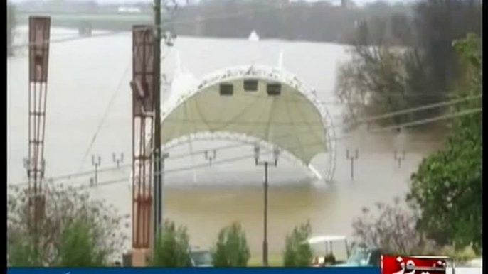 At Least 25 Dead After Texas Tornadoes and Midwest Flooding