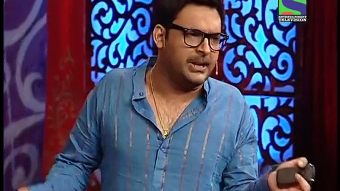 Kapil Sharma reads newspaper - Comedy Circus