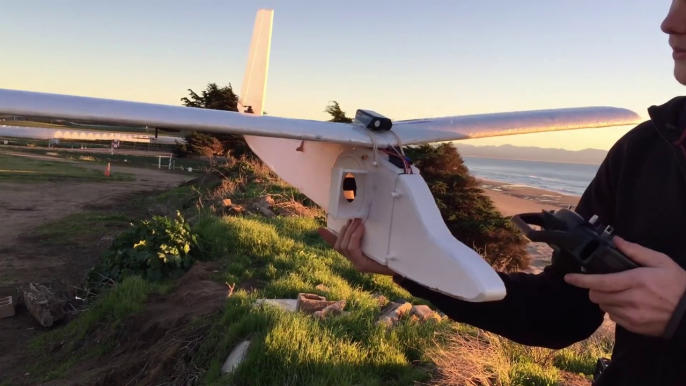 Un Avion télécommandé avec moteur d'aérateur d'intérieur!